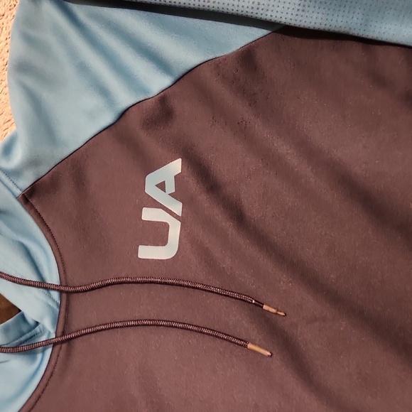 UnderArmour Hoddie - Picture 3 of 4